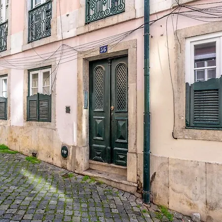 Bairro Alto Ii Center Of דירה